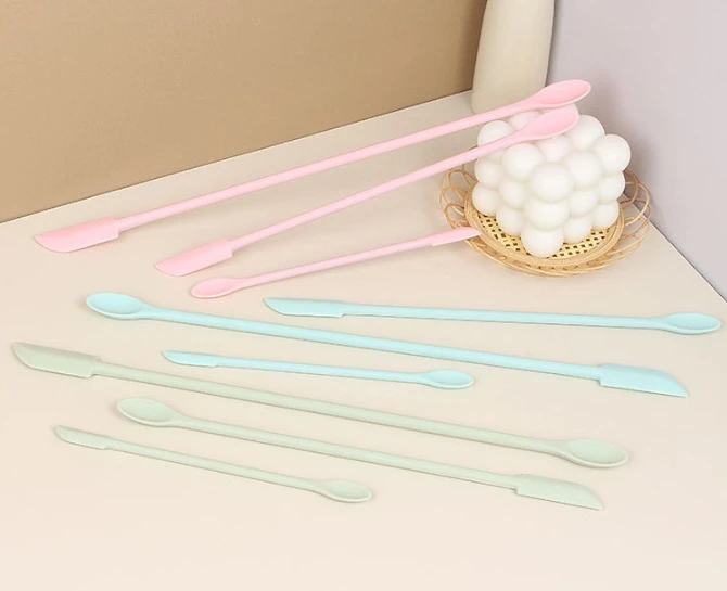 Spatule en silicone à manche l - Kitchen Gadgets For Seniors avis et prix